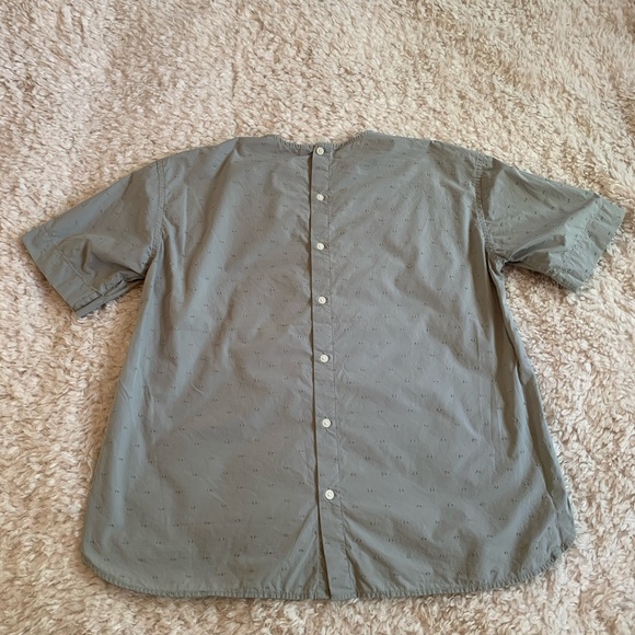 UNIQLO Button Back top - Picture 2 of 5